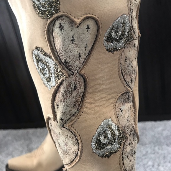 NWT! HARD TO HANDLE BY LANE! - Picture 7 of 8